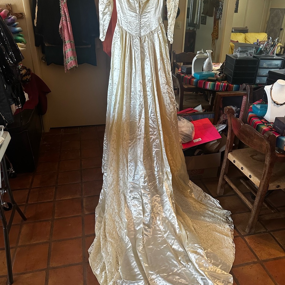 Satin & Lace Vintage Wedding Gown - Picture 10 of 10